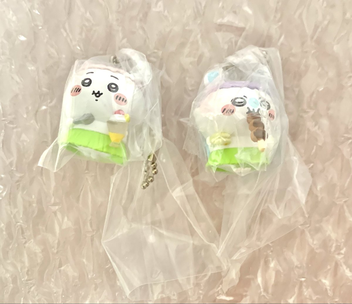 ayano1222's tweet photo. 【交換】映画ちいかわ たべものいっぱいマスコット ガチャ

譲: ちいかわ モモンガ

求: ハチワレ1 島二郎2

郵送
連休明け以降発送予定

当方2:3のお取引可能な方

※取引垢(相互900↑)がサーチバンの為閲覧用垢からポストしています(ID付きは取引垢で提示)

写真添付のうえお声がけお願いいたします https://t.co/KRb40P1SJs