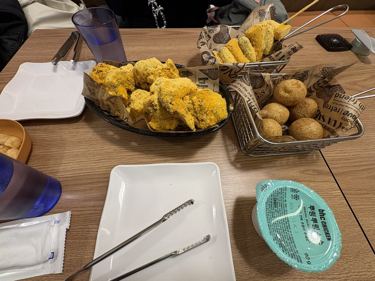 j1gpn's tweet photo. はぁやばいお腹減った。早く韓国行きたい https://t.co/DDdpAMnVxi
