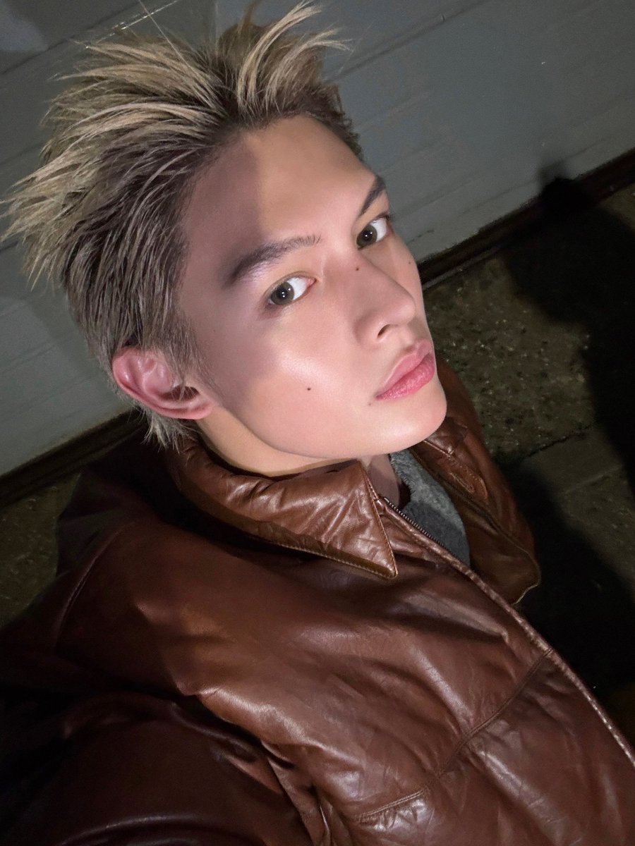 withcortis4life's tweet photo. these are the definition of ‘thank god you’re not a photocard’ selcas https://t.co/kDJaiMG0CG
