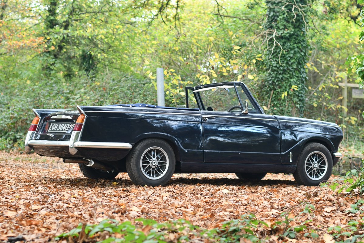 TriumphSSixClub's tweet photo. Today is the UK Autumn Equinox... Night & day are the same length, and we now begin the phase where nights become longer than days.
Still very warm though, so time to make use of the light we have to enjoy the beautiful colours of Autumn with your Triumph.
#TSSC #Triumph #Autumn https://t.co/fDIs9MRa4I