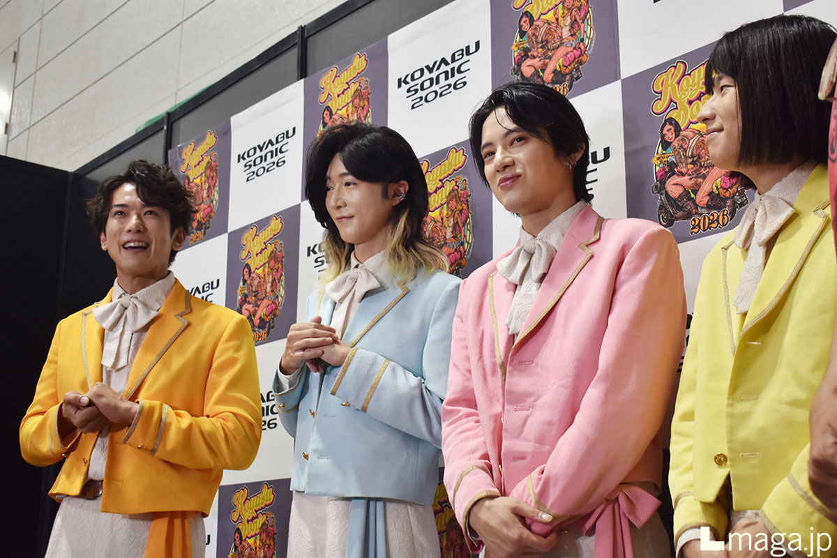lmaga_jp's tweet photo. 初出演の「#コヤソニ2026」パフォーマンス前
#モナキ が囲み取材に登場🎤

💬「モナキを芸人で例えたら？」
💬「芸能界の先輩としてアドバイスは？」
👉https://t.co/Aj3uycxQOL https://t.co/9u2fwgsfGg