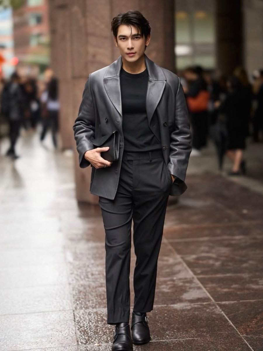 TrendyUpdate_th's tweet photo. THE MEW YORK MOMENT! “มิว ศุภศิษฏ์” เดินเกมแฟชั่นกลางนิวยอร์ก กับ 4 แบรนด์ชั้นนำ

🔗: https://t.co/EUMVnVpv8n

#MEWinNYFW2026 #100YearsofLeatherxMew #cosAW26xMew #privatepolicyxMew #OneNightRunwayxMew #MewSuppasit #Trendyupdates https://t.co/2ojoY72p7T