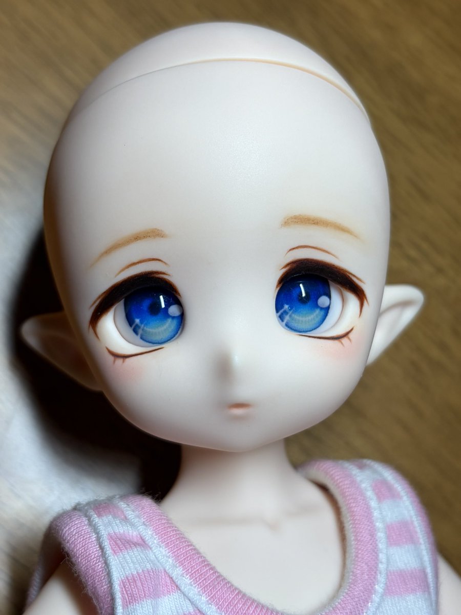 neko_115chan's tweet photo. ※ウィッグ無しの画像含む

toppiちゃんカスタム完成したけれどお洋服が間に合わずMDDのシャツをとりあえず着せてみた
先にPCでイメージを作ってから水彩色鉛筆で下書きしてというやり方に変えたら全然早く作れた
次は小さいヘッドでがんばろ https://t.co/ExiKscNzgk