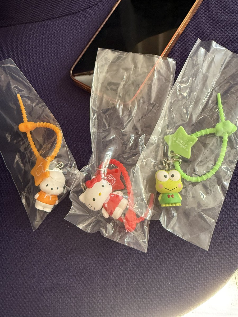 Yuki_FreeStyle9's tweet photo. 可愛いぜ。
コード束ねよっと。USB。 https://t.co/KXGGnWSlnS