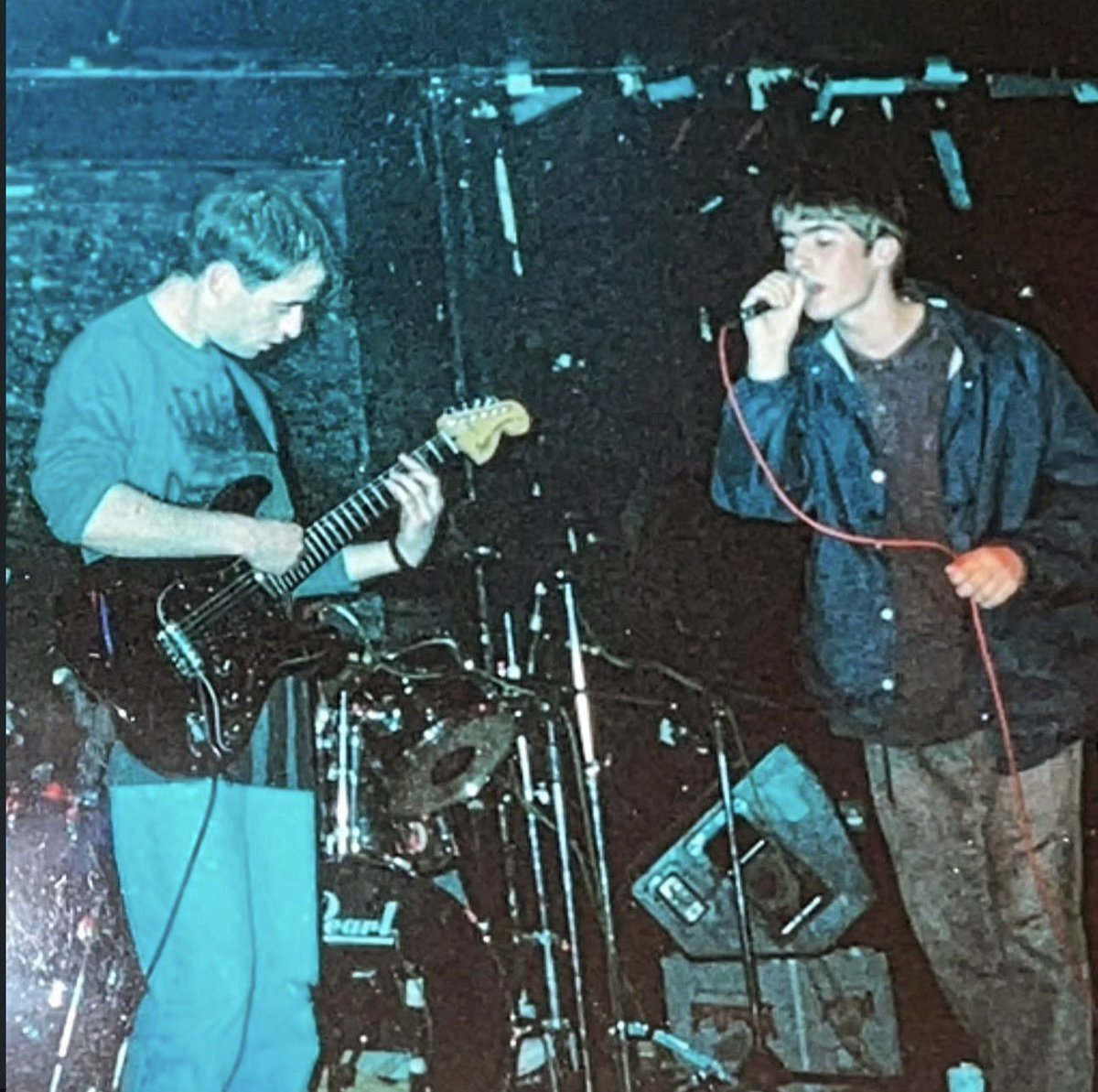 listenup28_'s tweet photo. young Liam &amp; Bonehead in 1991 at the Boardwalk🥹 https://t.co/CAh2yZInD8