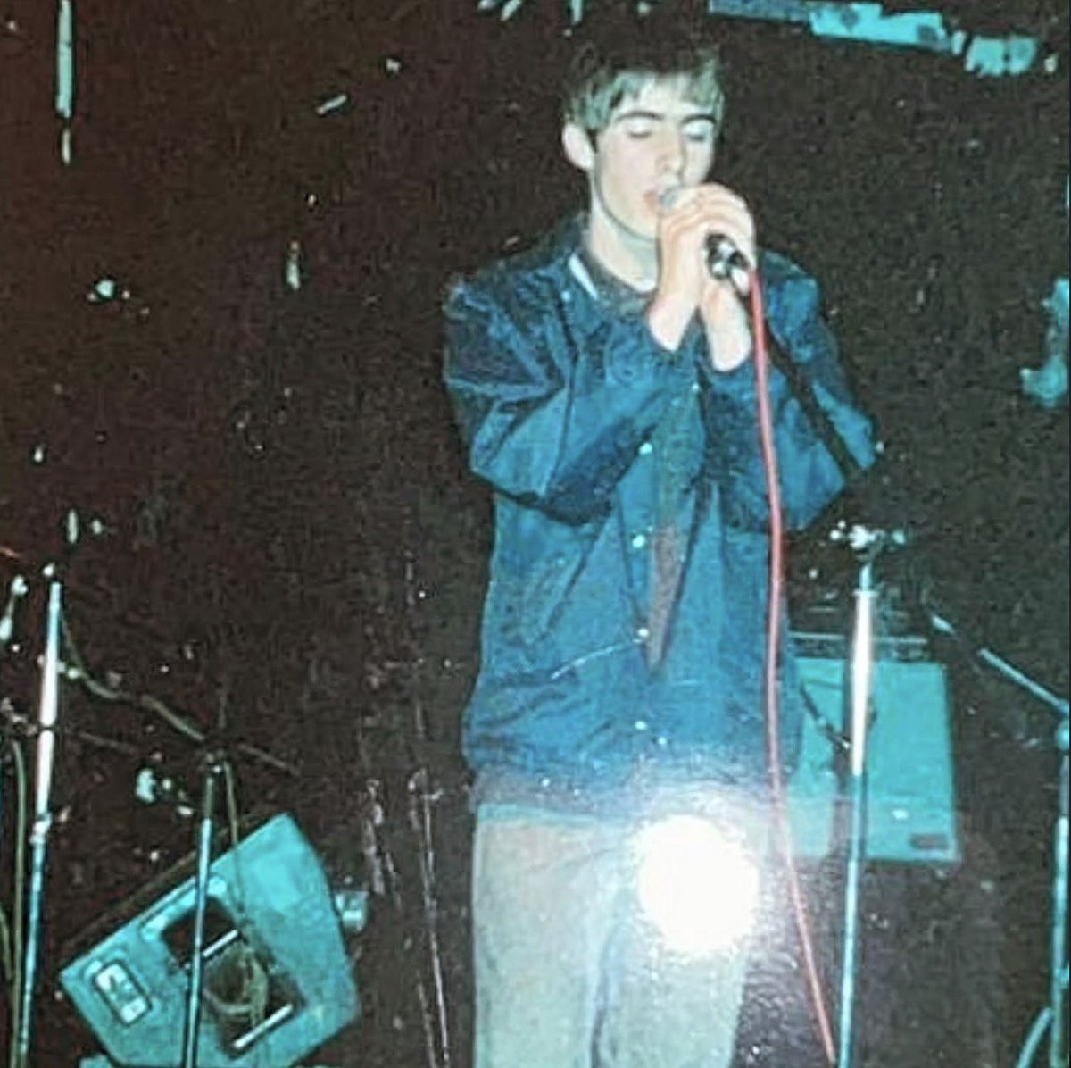 listenup28_'s tweet photo. young Liam &amp; Bonehead in 1991 at the Boardwalk🥹 https://t.co/CAh2yZInD8