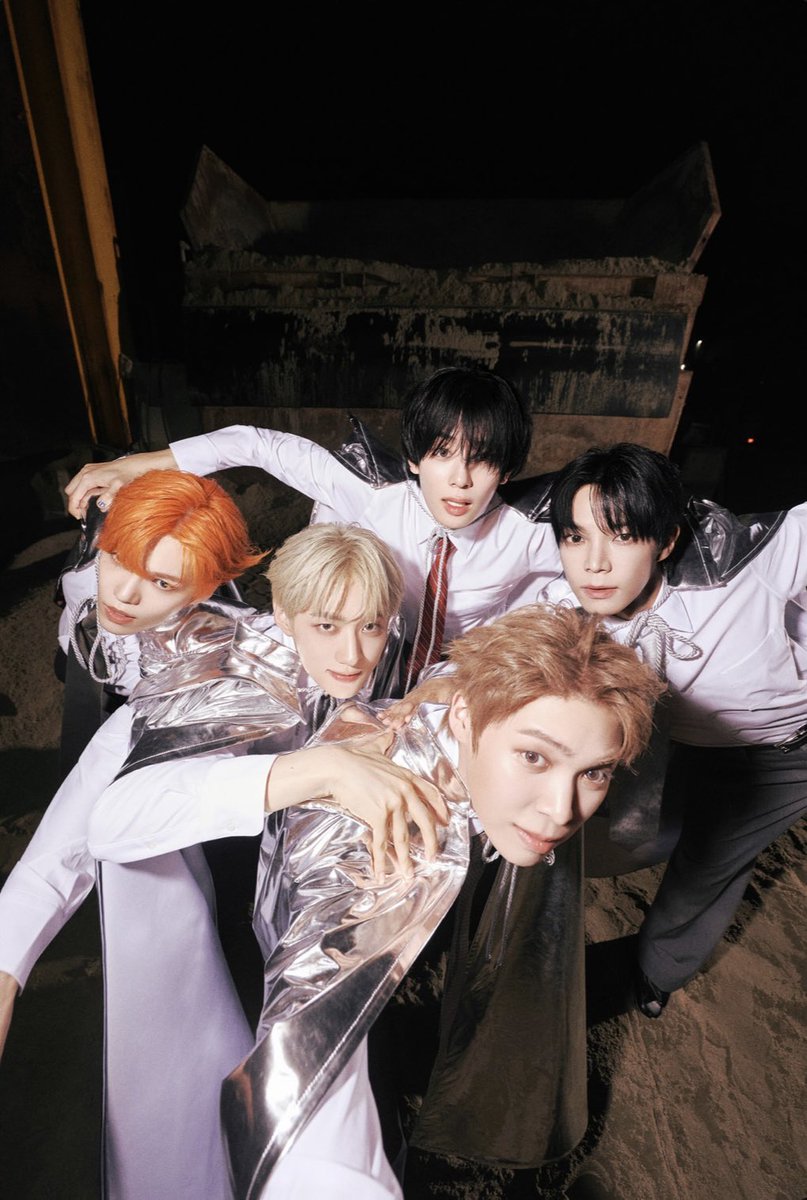 7bellsbears's tweet photo. YOU GUYS ARE MISSING OUT ON VERIVERY WAKE UP PEOPLEEEE https://t.co/4nfx3FpJhp