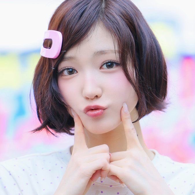 jiyupic's tweet photo. she’s actually the cutest ever i need to put her in my pocket https://t.co/Ihe7RTinQI