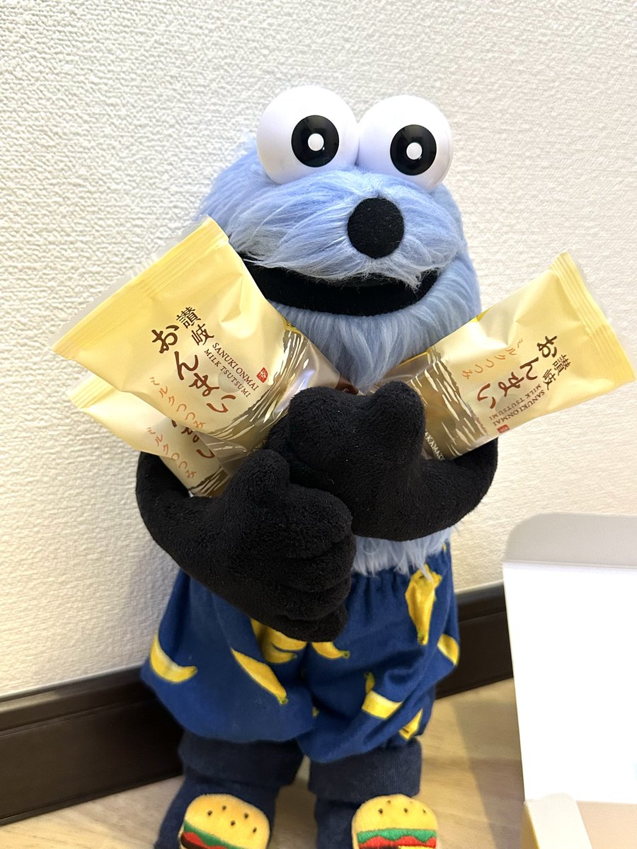 same32_hamisun's tweet photo. 今日のおやつは、讃岐おんまいだ〜🩵
おじいちゃんとノンノンと一緒に食べるよ🩵 https://t.co/BAoHW4iwB6