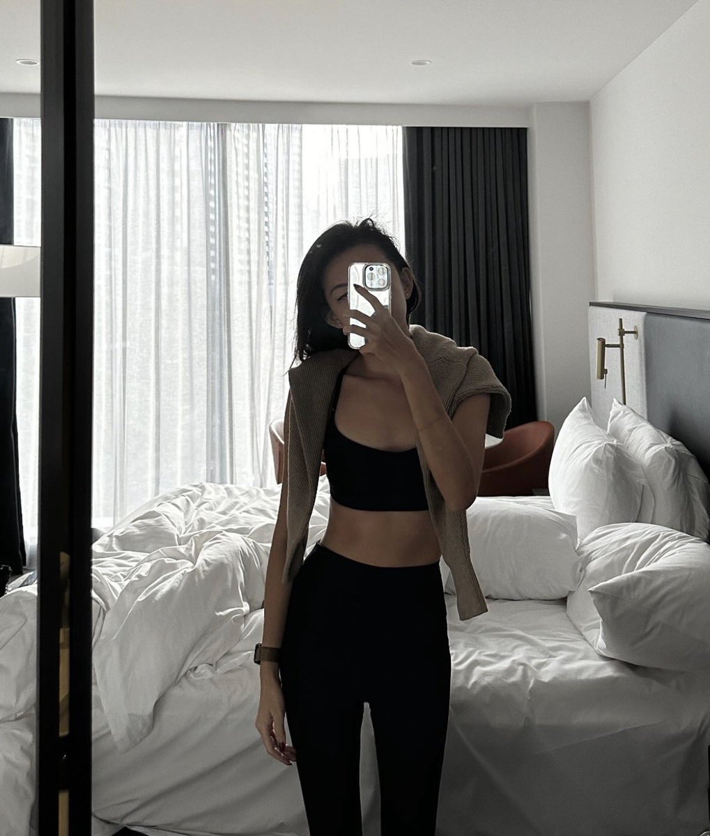 absoluteirls's tweet photo. we all want a tight sq girl in our lives https://t.co/OdyMDhWutD
