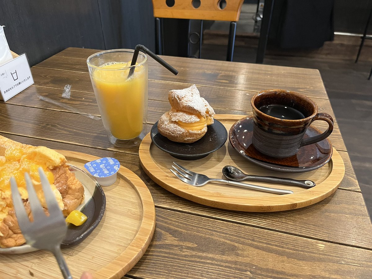 codamadesuka's tweet photo. ぴらにやカフェで、息子が初めてマンゴーとシフォン食べてお���しいと言っています。
念願叶ったな！すごいボリューム。 https://t.co/QLuxUtDAoz