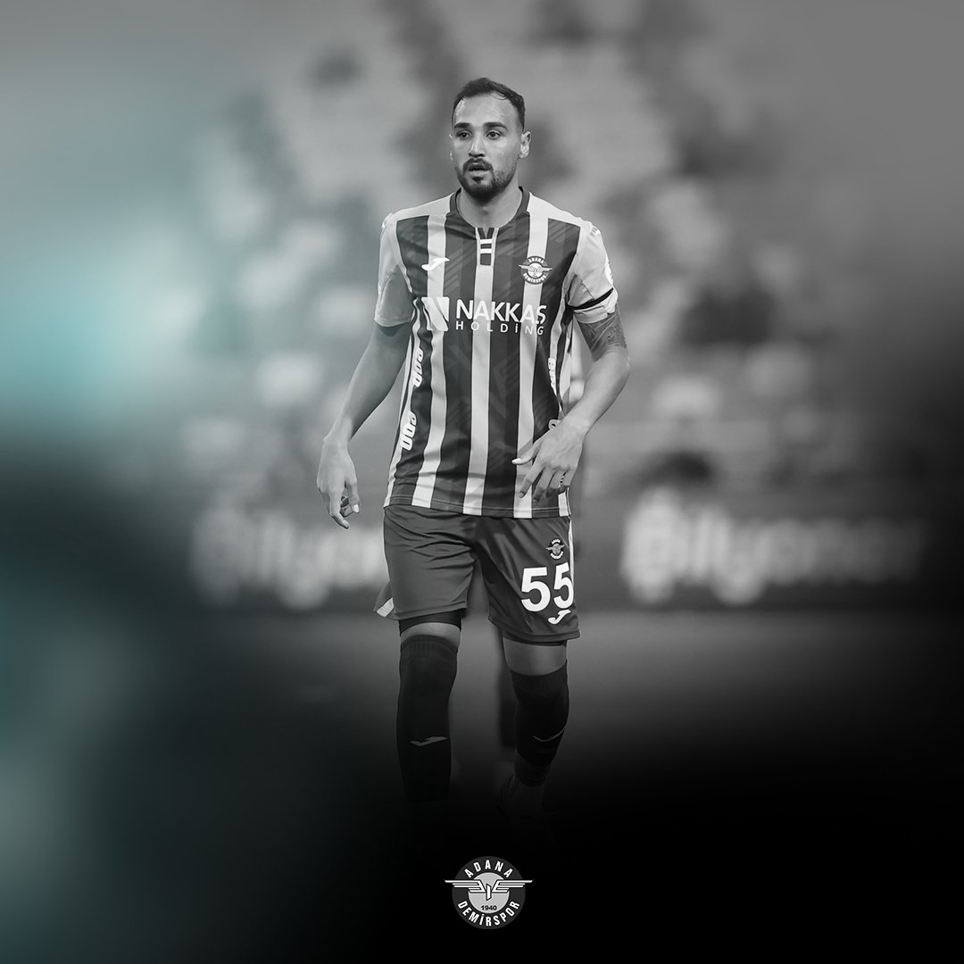 AdsKulubu's tweet photo. Adana Demirspor’umuza uzun yıllar emek veren, formasını büyük bir özveriyle taşıyan eski futbolcumuz Tolga Kalender’in vefatını derin bir üzüntüyle öğrenmiş bulunuyoruz.

Mavi-Lacivertli formamız altında verdiği emekler, mücadeleleri ve güzel hatıralarıyla camiamızın hafızasında daima yaşayacaktır.

Merhum Tolga Kalender’e Allah’tan rahmet; ailesine, yakınlarına ve tüm sevenlerine başsağlığı ve sabır diliyoruz.