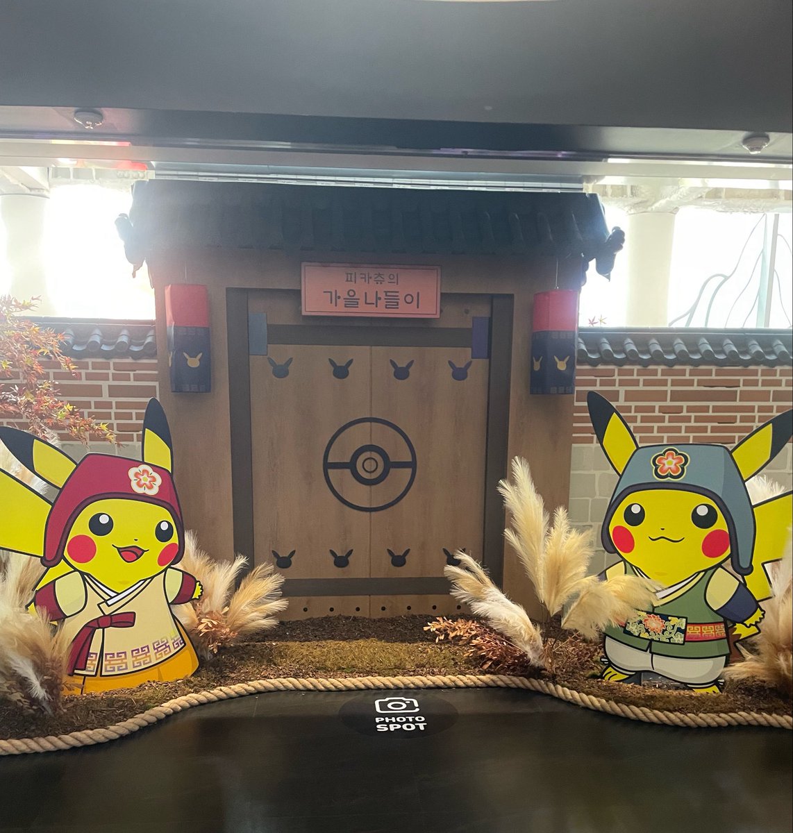 nigeyoukana's tweet photo. 韓国のポケモンイベント思ったより規模でっかくて楽しめた🥲韓国語わからなくてもサポートしてくれたしステッカーも貰えた〜‼️ https://t.co/RTuZqFdzJz
