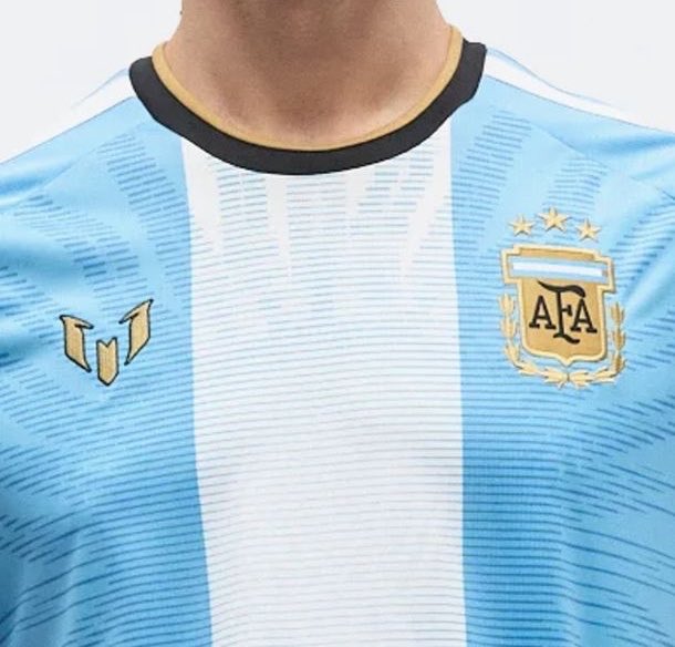 Presibrand's tweet photo. Messi es de los poquísimos atletas en la historia con una colección/sub-marca exclusiva dentro de Adidas (con logo propio incluido) 👑👟
En esta ocasión se aplicará sobre una edición especial que @adidasfootball preparó para su despedida del seleccionado Nacional @Argentina. https://t.co/5inx9wy10l