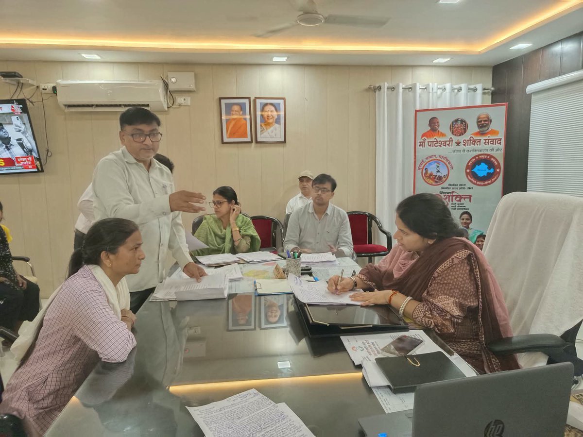 dmgonda2's tweet photo. कलेक्ट्रेट जनता दर्शन में आये हुए शिकायतकर्ताओं की समस्याओं को गंभीरतापूर्वक सुना गया, साथ ही संबंधित विभाग के अधिकारियों को गुणवत्तापूर्ण व  समयबद्ध निस्तारण करने के निर्देश दिए गए।
#जनता_दर्शन_जनसुनवाई 
#गोण्डा_उत्तर_प्रदेश https://t.co/yr3BfmSO0k