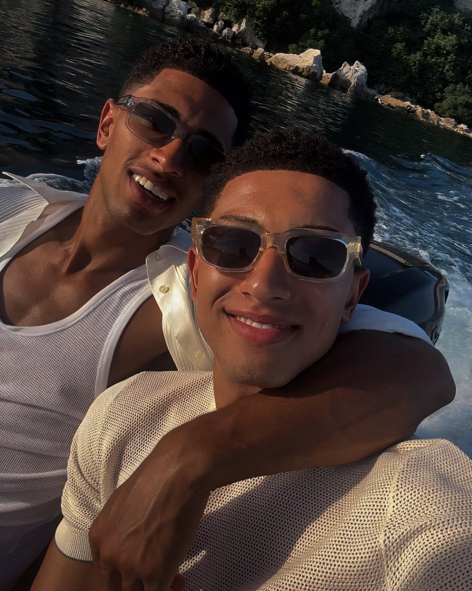 sxnfre's tweet photo. ⠀ ⠀
Happy 21st Birthday! 🎂🎉🤍

Not possible to have a better brother or best mate. Love you more than anything! My little bro, never been a better human born. 
⠀ https://t.co/vnJEVyX3q0