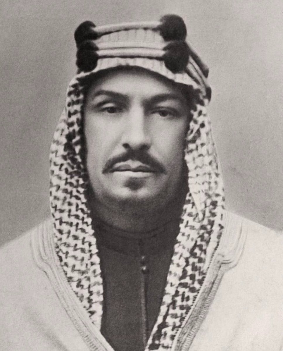 MIIILP0's tweet photo. الزعيم العربي الوحيد الذي أسس قواعد صلبة لمستقبل وطنه، رغم الأطماع الدائرة والأعداء القدامى والجدد ومنهم دول مجاورة وعربية، إلا أن أساسه الذي بناه كان أمتن من كل شيء
الصدق، الإخلاص في العمل، الدفاع حتى الموت
وتوحيد الله تعالى، منعت سقوط السعودية 🇸🇦
#اليوم_الوطني_السعودي_٩٦ https://t.co/6NBhE5U32L