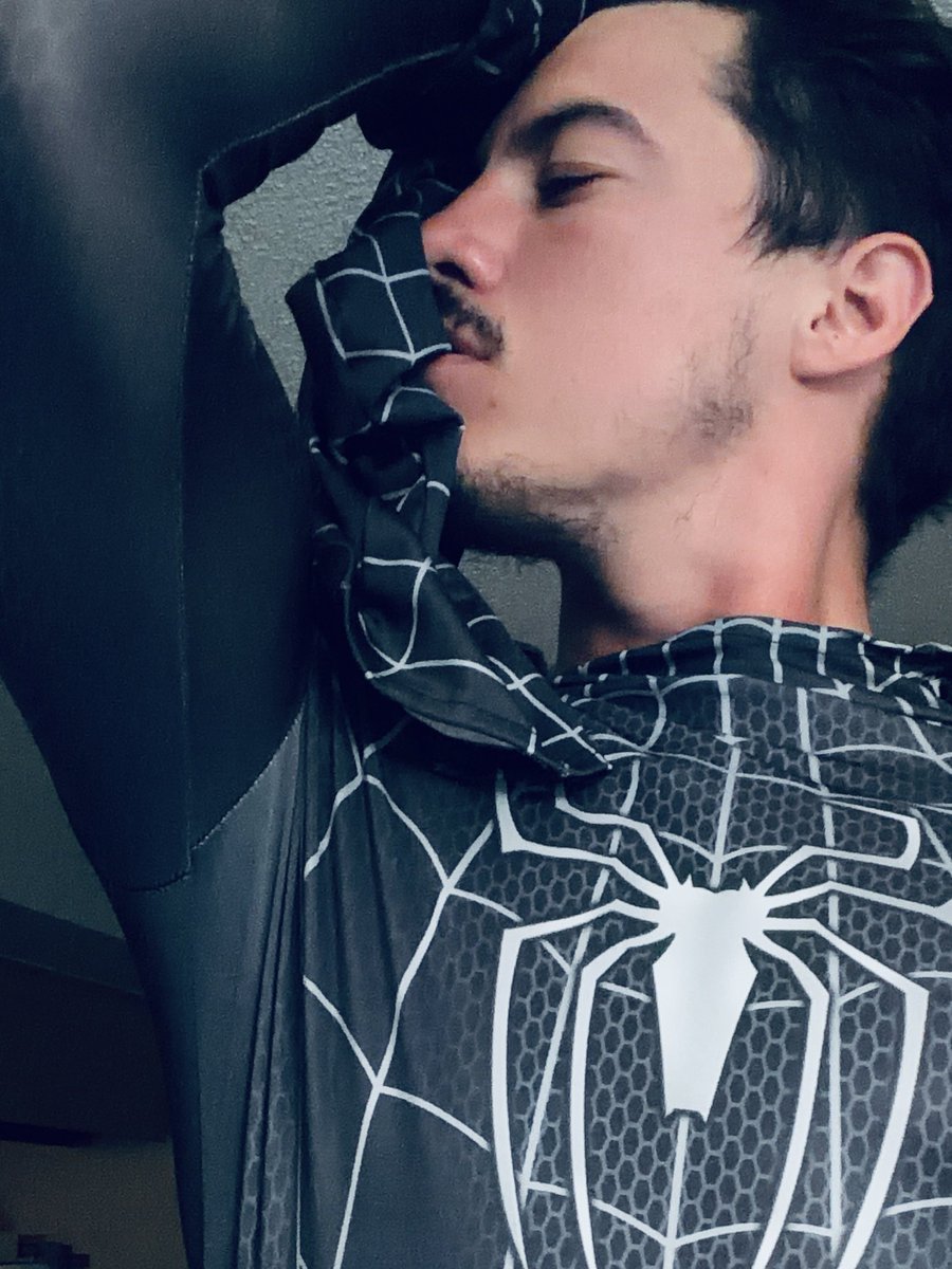 GothPapiLuis tweet picture