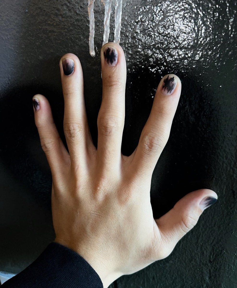 moonshapedfluff's tweet photo. pretty nails 💅🖤

#choisan #wooyoung https://t.co/kS5P7zJPxk