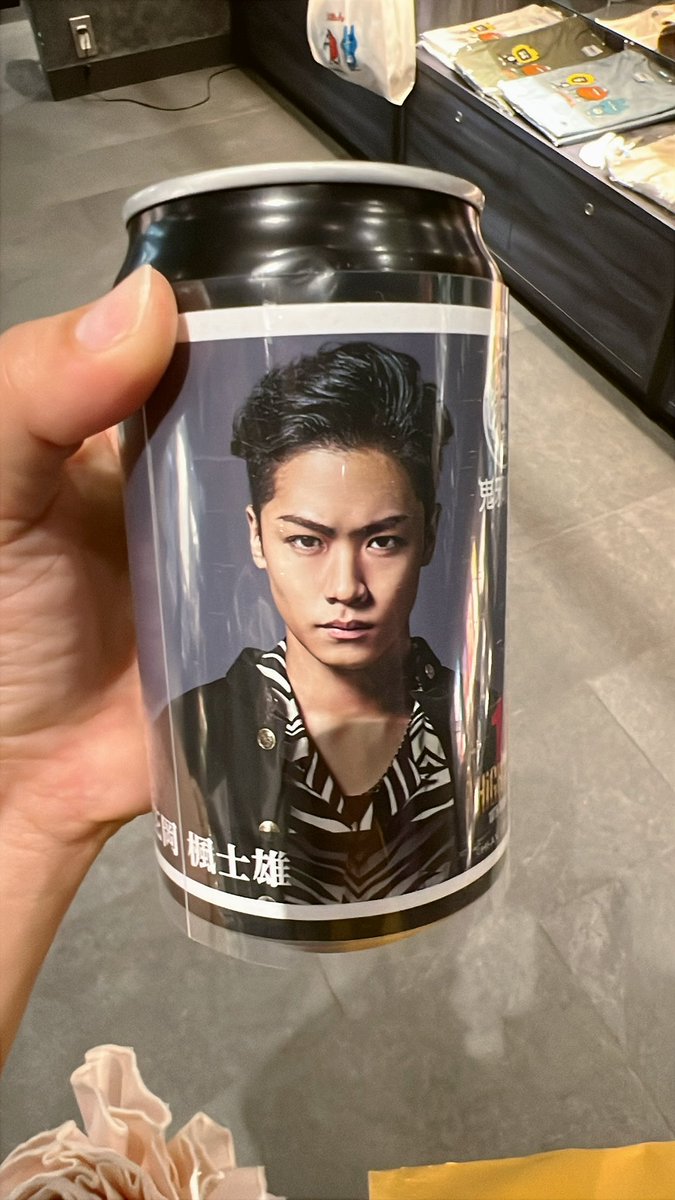 kitamura_kaede's tweet photo. HiGH&amp;LOW 10th ANNIVERSARY ハイロー　ラベル缶　コラボ缶　レモンスカッシュ　ハイアンドロー

《求》吉野北人、長谷川慎、佐野玲於

《譲》川村壱馬、龍

現在会場付近におります。
手渡し交換希望です。 https://t.co/FgZpXrTGoo