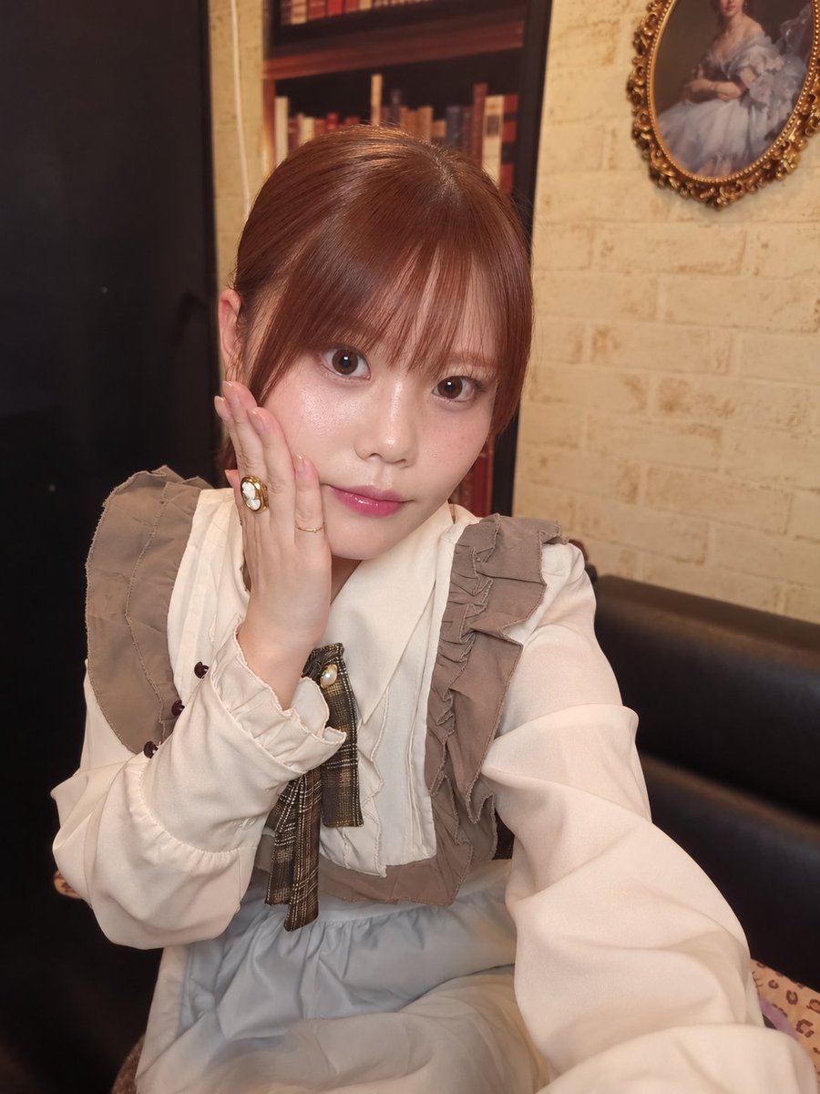 chocolat_mo0's tweet photo. おきゅいん！
今日はなんか顔がむくんでる😂
むくむくの私に会いに来てください🥰 https://t.co/G6z0LOKyKH
