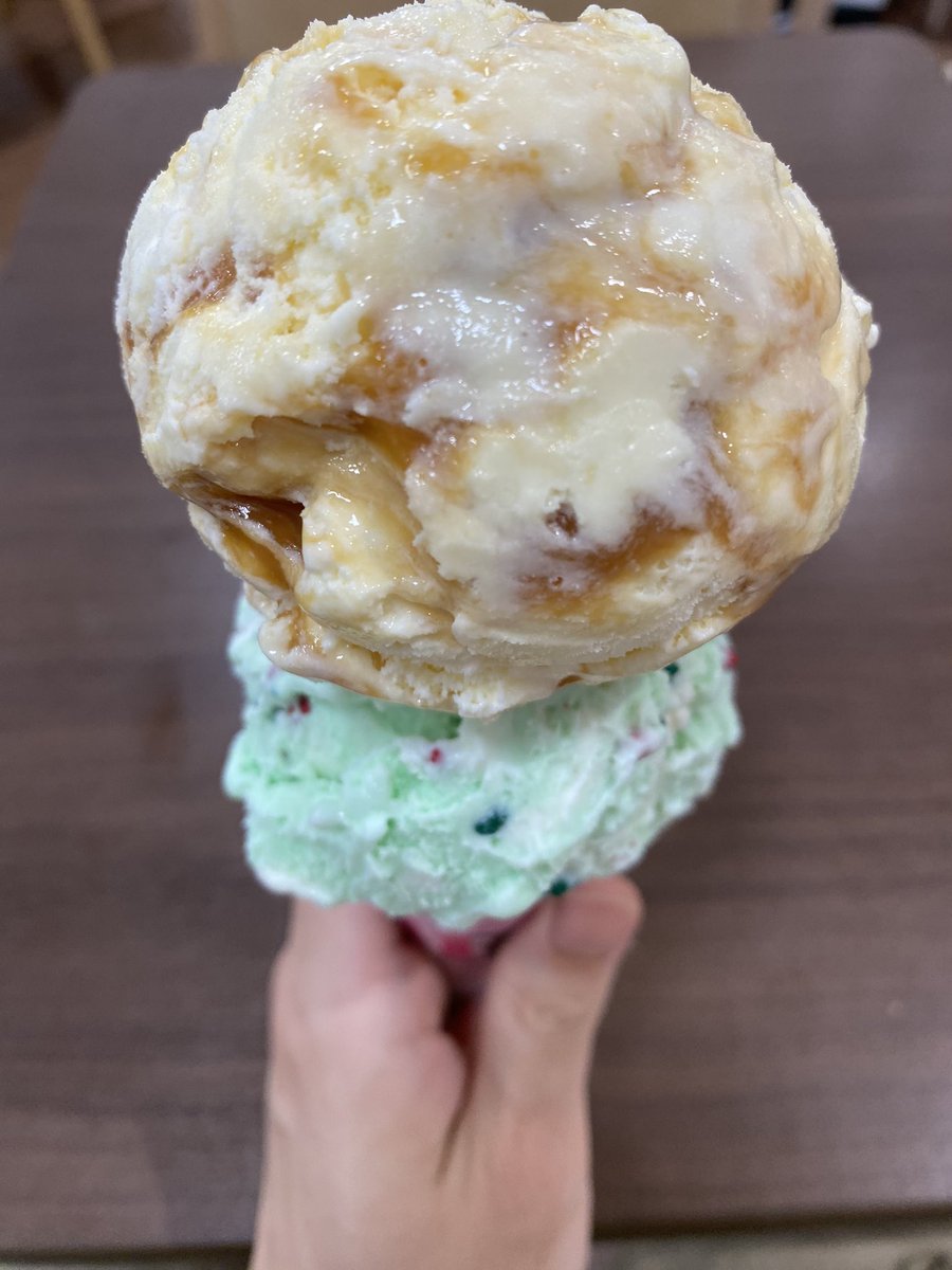 DigitalT5675329's tweet photo. 今回も鑑賞後のサーティワン♪
ポッピングシャワーとキャラメルリボンはやっぱり最高の組み合わせなんだぁ🐺💕 https://t.co/nyMOFp0831