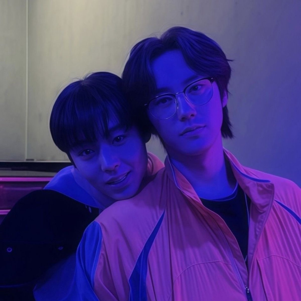 1022EC's tweet photo. Right shoulder is for baby Jihoonie, and left shoulder is for Kangie hyung 🤭 https://t.co/KAGm02oFWA