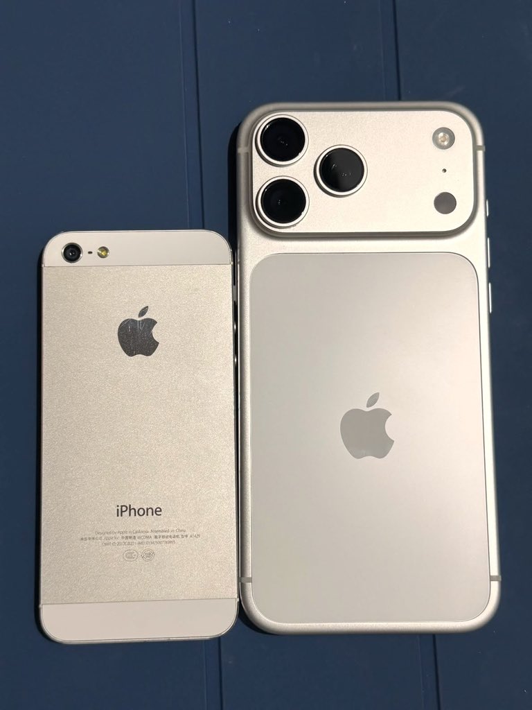 TOTTI6t21's tweet photo. Apple in 2012 vs Apple in 2026 https://t.co/WVkzLzwk7L