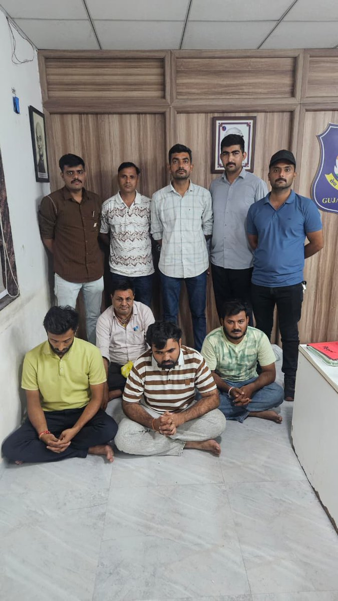 BenefitNews24's tweet photo. સુરત: સસ્તા iPhone આપવાની લાલચ આપી છેતરપિંડી, 4 આરોપી ઝડપાયા
સરથાણા પોલીસે દિપક રાવળ, પંકજ રાવળ, ધનરાજ રાવળ અને ઉત્તમ રાવળની ધરપકડ કરી. સસ્તા iPhoneના નામે રૂપિયા લઈ ફોન ન આપતા અત્યાર સુધી અલગ-અલગ લોકો પાસેથી ₹25 લાખ મેળવ્યાનો આરોપ.
#Surat #SuratCrime #iPhoneFraud #CyberFraud #GujaratNews #BreakingNews