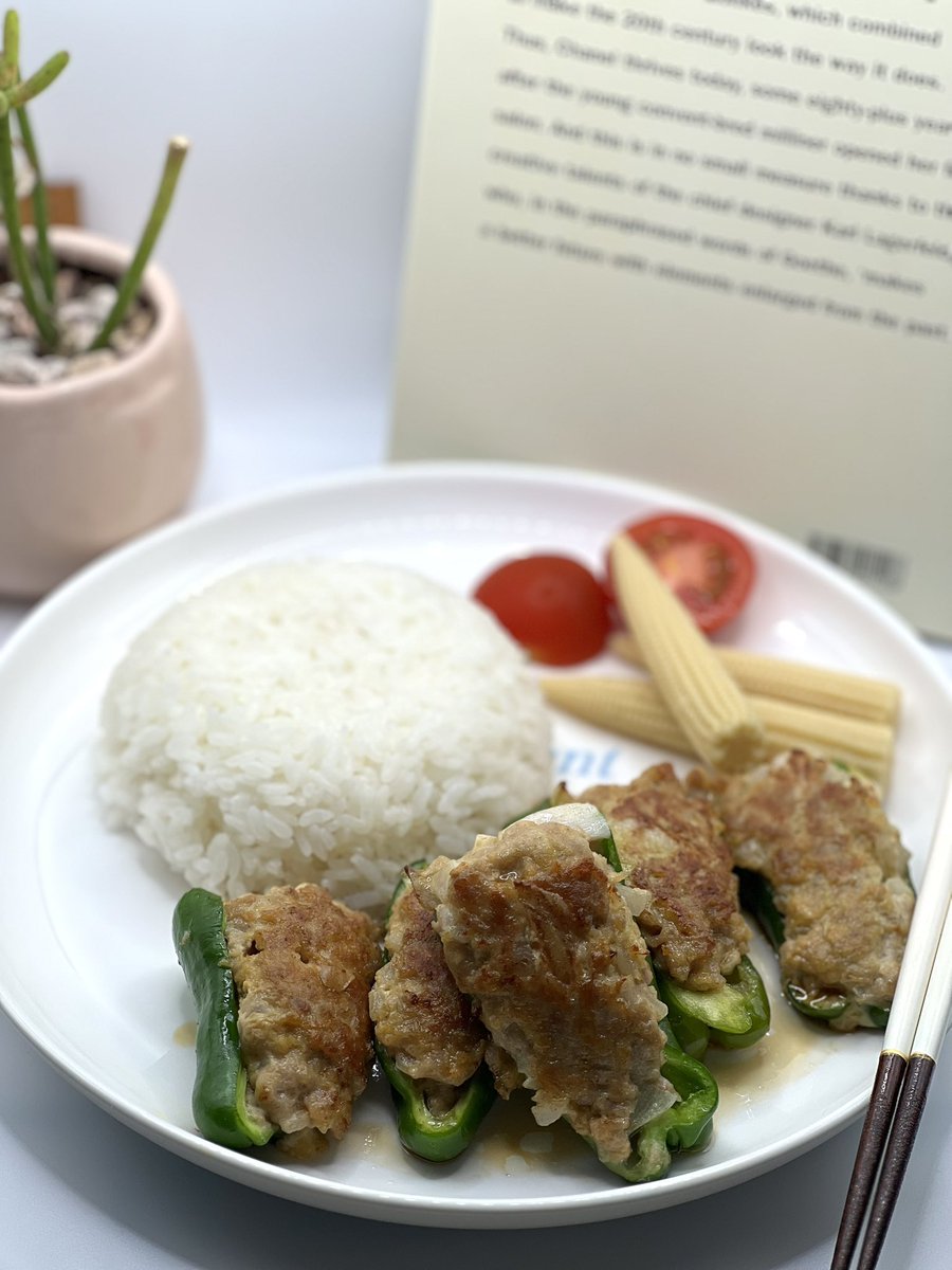 Ch1n1225's tweet photo. ピーマンの肉詰め

すごく久しぶりに作りました
旦那はケチャップ派ですが
わたしは醤油派です

#おうちごはん https://t.co/pbAS0SyKMv