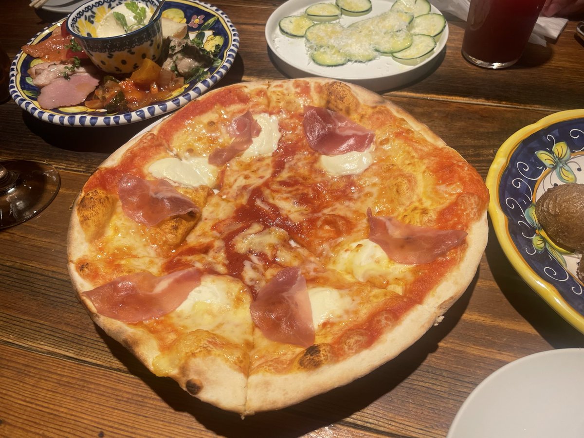 misa_07241's tweet photo. 新宿三丁目のお気に入りのイタリアンバル。
おいしいのにほぼ1品500円の驚異のコスパ！！ https://t.co/DFTemnlheA