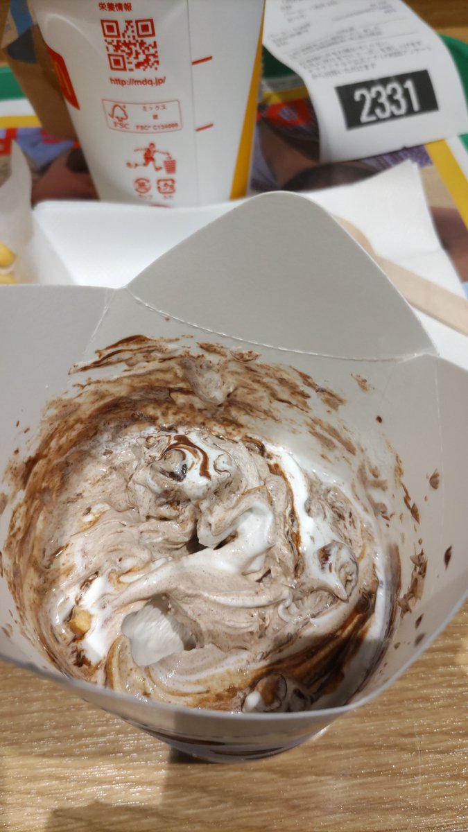 chauchan231's tweet photo. マックフルーリー初めて購入したけど、
こんなにドロドロで量も少ないのね。
味は美味しいけど、残念。

写真はまだ食べ��前です。

#マクドナルド
#マックフルーリー https://t.co/t2CLvC6rqI