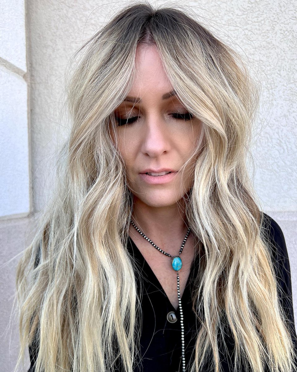 Concepcionaodu's tweet photo. winter blonde ⚡︎

ㅤㅤx if you’re looking for a hairstylist specializing in low maintenance lived in blonde hair &amp; you’re located in Northern Utah fill out my NEW CLIENT FORM LINKED IN MY BIO 🖤

ㅤ https://t.co/cJYDObeXot