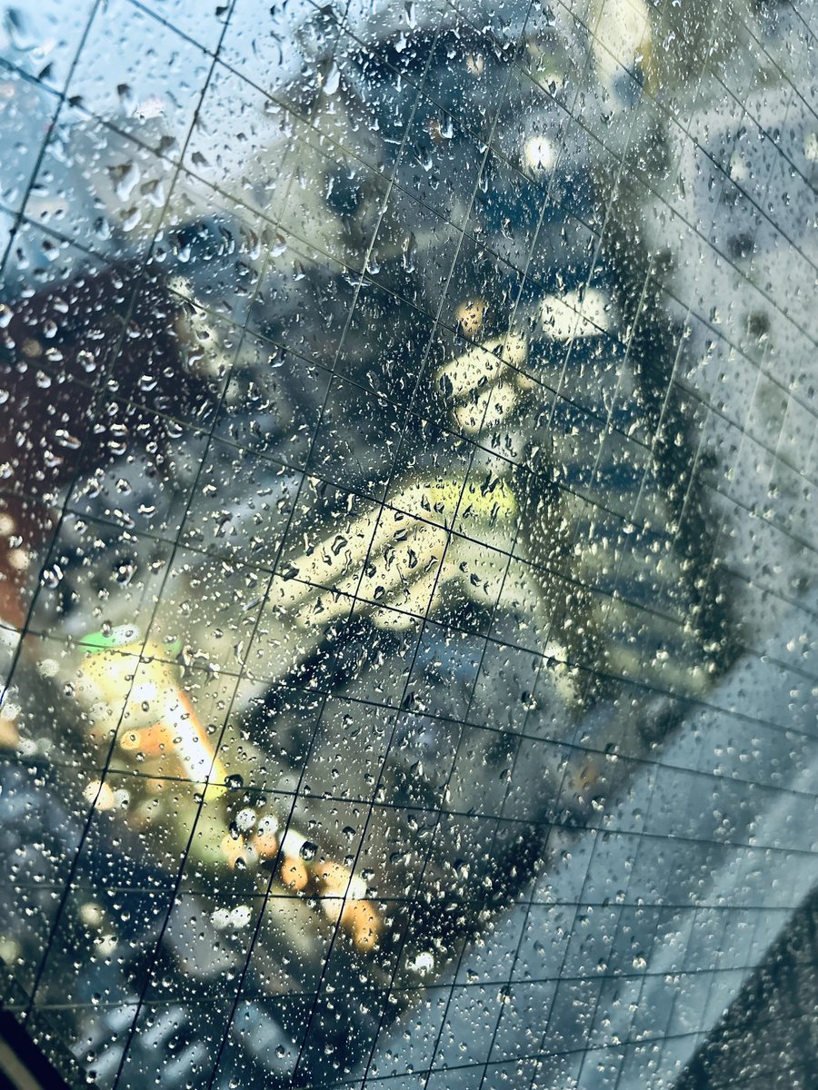 takasho_studio's tweet photo. 光と雨が作り出す光景📸
本日も雨のち曇り☔

#新宿3丁目オフィススタジオ
#高商スタジオ
#ハウススタジオ
#屋上スタジオ
#撮影スタジオ
#ロケ地
#ロケハン受付中 https://t.co/G5MQIuURiJ