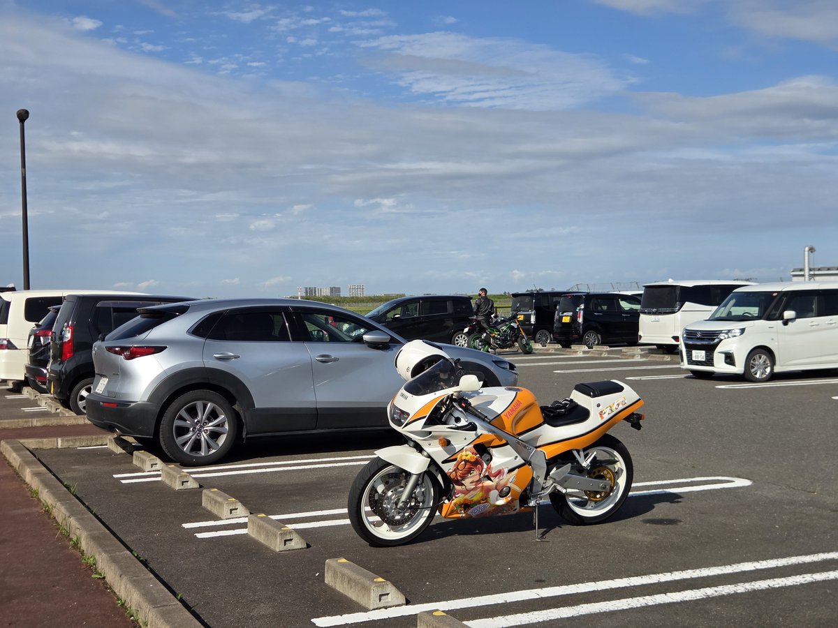 chachamaru_0201's tweet photo. 休日の臨空公園は人いっぱい居る。
バイク停めた瞬間におじさんにナンパされたw https://t.co/9FFG7YUX8P