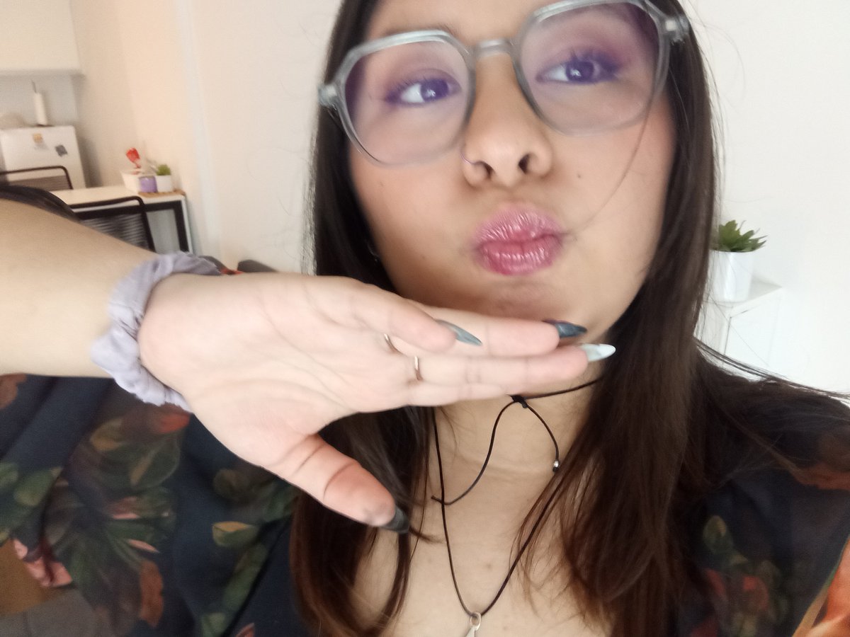 kkamlvs's tweet photo. entre en demencia, voy aprovechar los 2 segundos de fama. A QUE STRAIKID LES DOy VIBES?

(me dejan de seguir todos) 
soy ésta 😘 https://t.co/2lK7PTc0SV
