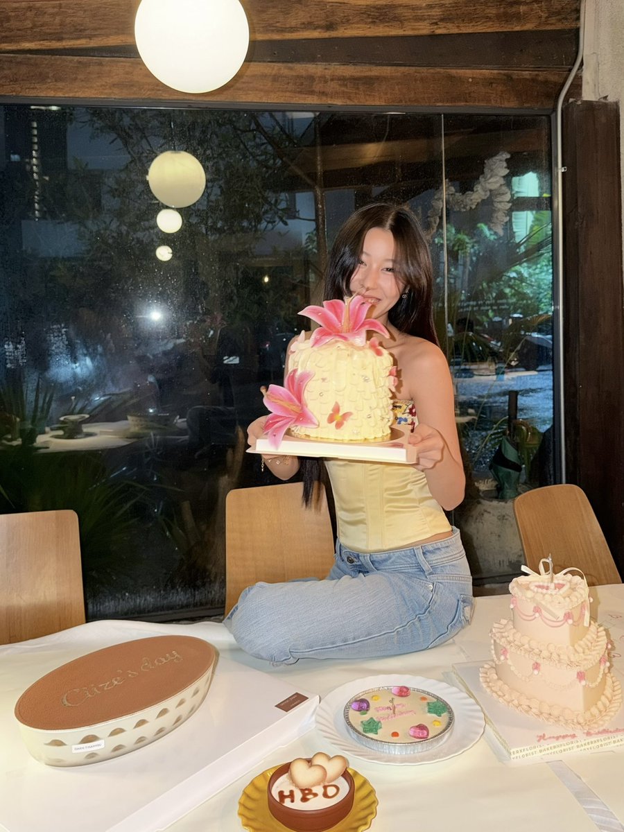 Ciize155cm's tweet photo. cake collection kinda day😜🎂 https://t.co/I5XuXDTmWO