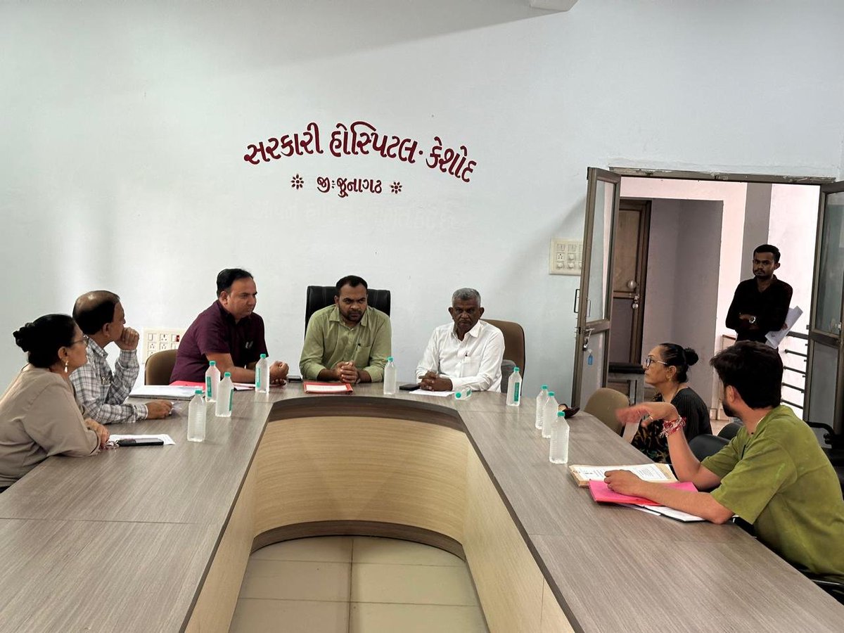 sdmkeshod's tweet photo. તા.22/09/2026ના રોજ  કેશોદ સબ ડિસ્ટ્રિક્ટ હોસ્પિટલ ખાતે રોગી કલ્યાણ સમિતિની બેઠક બોલાવવામાં આવી તથા આરોગ્યલક્ષી સેવાઓ અને સુવિધાઓ બાબતે જરૂરી સૂચનાઓ આપવામાં આવી.
@CMOGuj @JayantiRavi @collectorjunag @revenuegujarat @InfoGujarat @InfoJunagadhGoG https://t.co/V2ReOAWG1Z