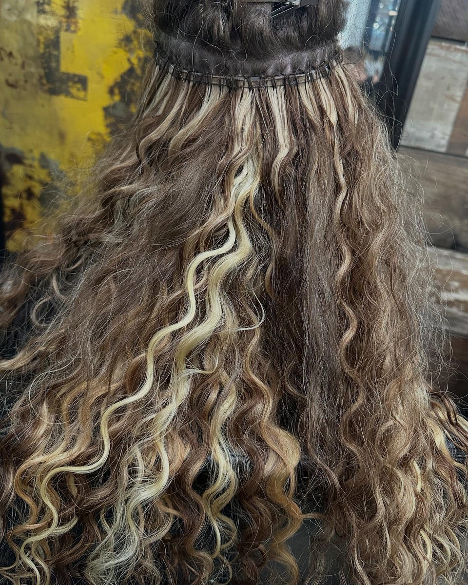 WillowNarcblm's tweet photo. Skye wanted curly hair extensions! We did two rows of weft! Thank you for trusting us with your hair! @stylistheatherturner for the color @tnachng for the Extentions https://t.co/9mZ4luxWvI