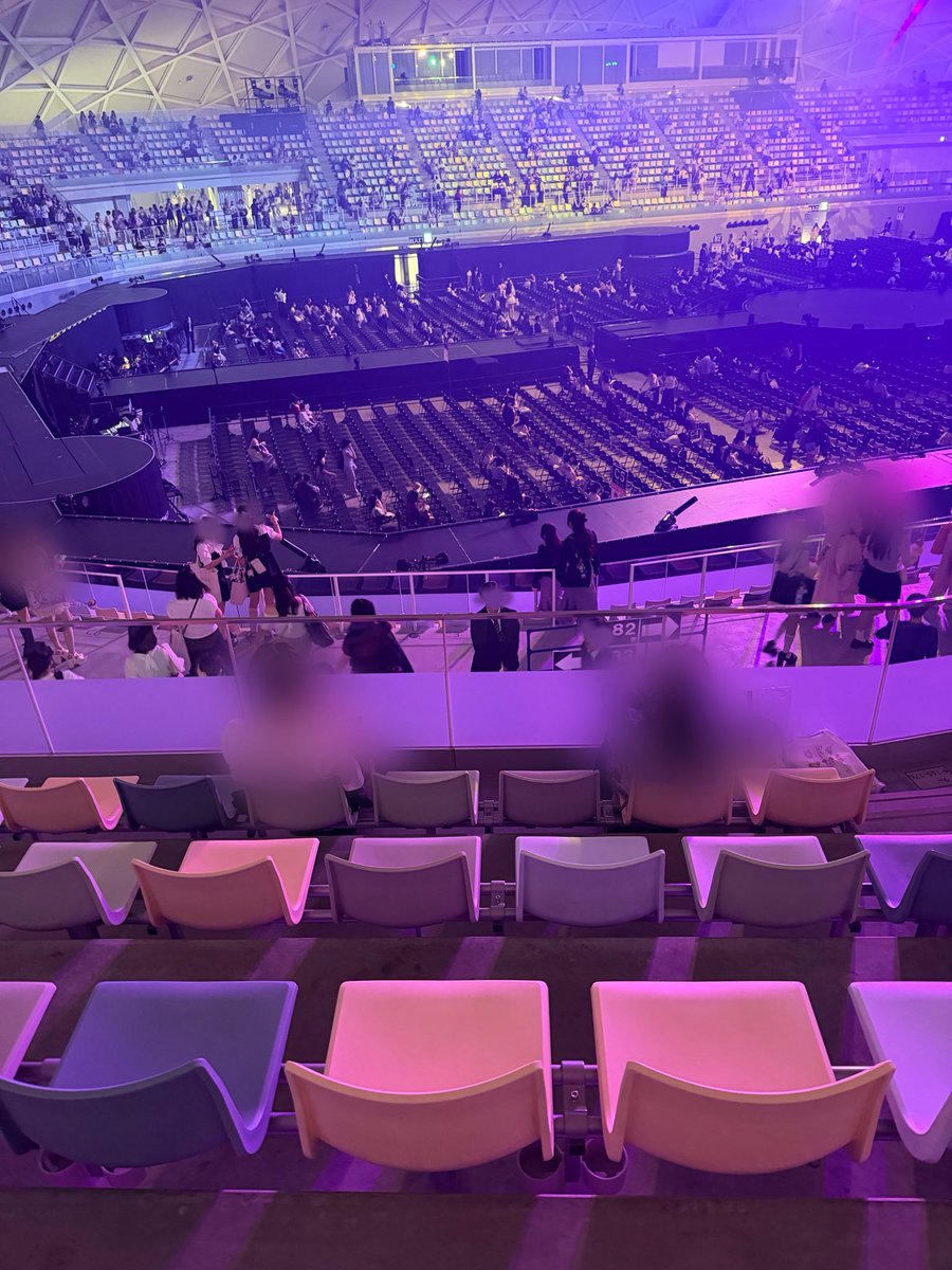 mememementaiko_'s tweet photo. なにわ　香川
あなぶきアリーナで１回天井（スタンド最後列）をひいたんだけど、それがコレ笑笑

スタンド実質6列スタトロ実質4列、これがあなぶきの天井です🤣 https://t.co/Ccu6n5fQjb