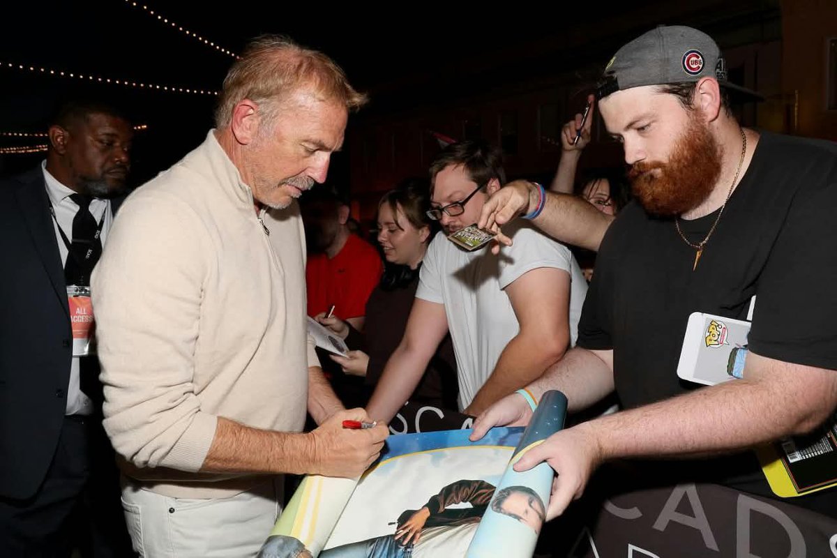KevinMCostner8's tweet photo. Always a privilege spending time with the people who make this journey worthwhile. Thank you to everyone at SCAD Film Festival for the warm welcome and incredible energy. Onward to the next story.

#SCADFilmFestival #HorizonAnAmericanSaga #Filmmaking  #Storytelling https://t.co/AeTbS9bmN7