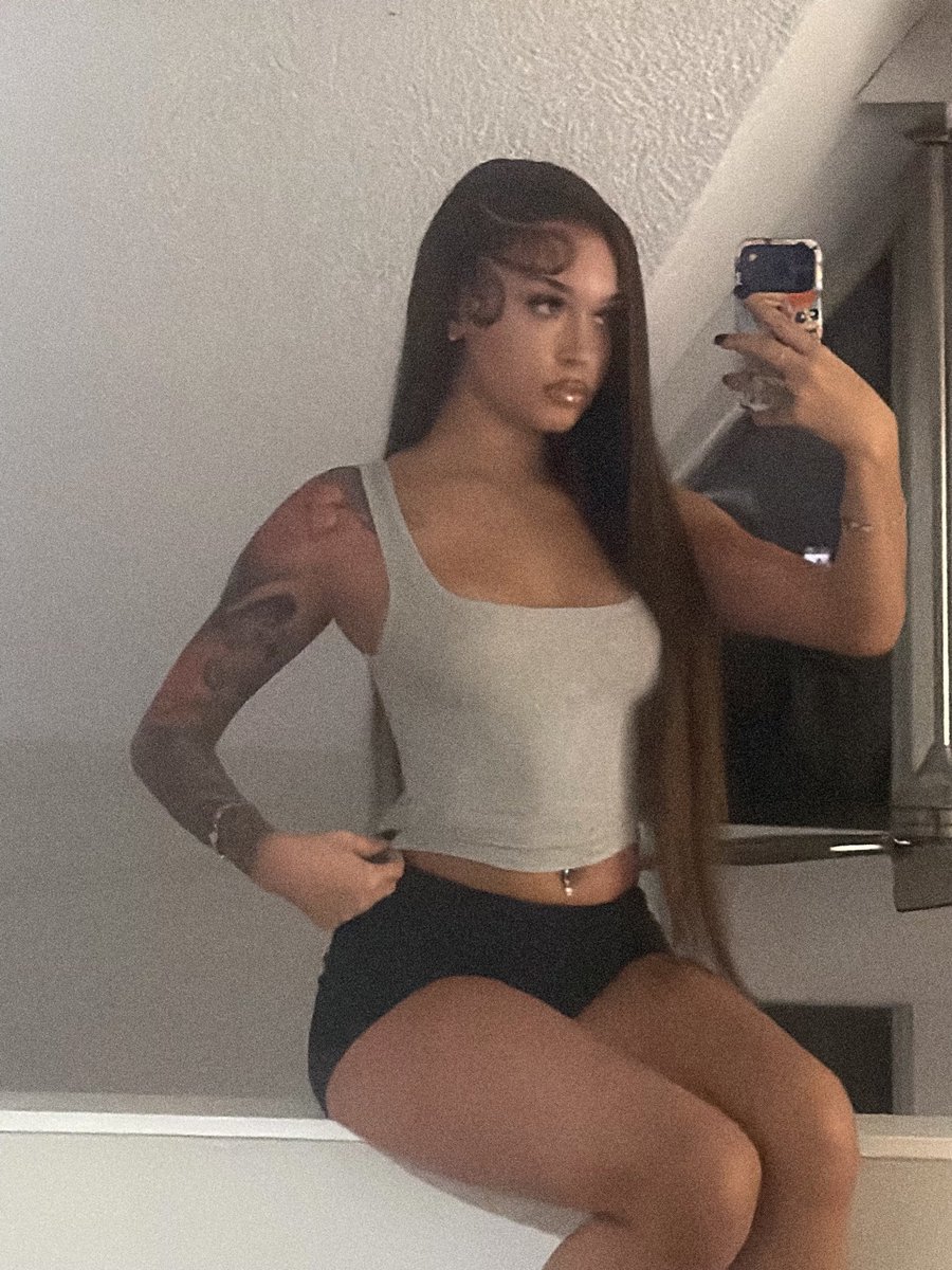 LuvNBella's tweet photo. she squirt like that sht fertile. https://t.co/c5TNDojaUm