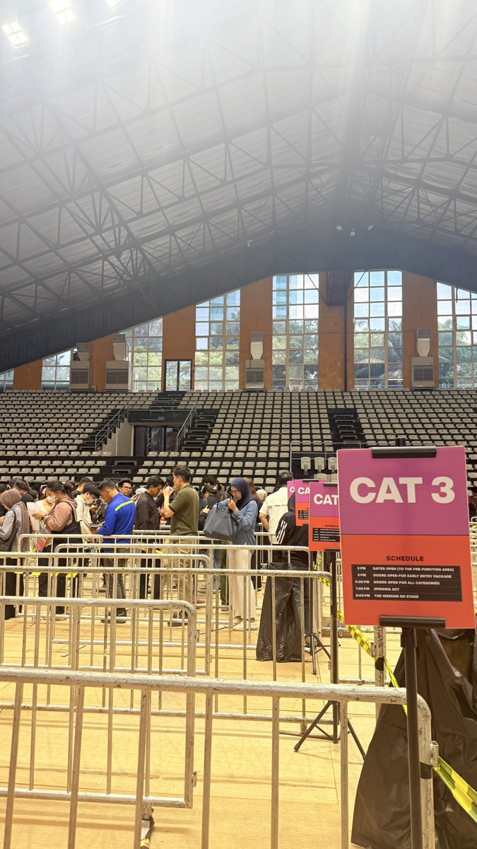 alexndroh's tweet photo. ✅ COD GBK SEKARANG 

WTS want to sell 
The Weeknd - After Hours Til Dawn Tour in JKT Day 2
Cat 3 (1 tix) DOOR 233
✅ tiket pribadi
✅ IDR 3.1jt aja/tix nego

wtb #zonauang #zonajajan #theweekndjkt https://t.co/UPmB6bSVua