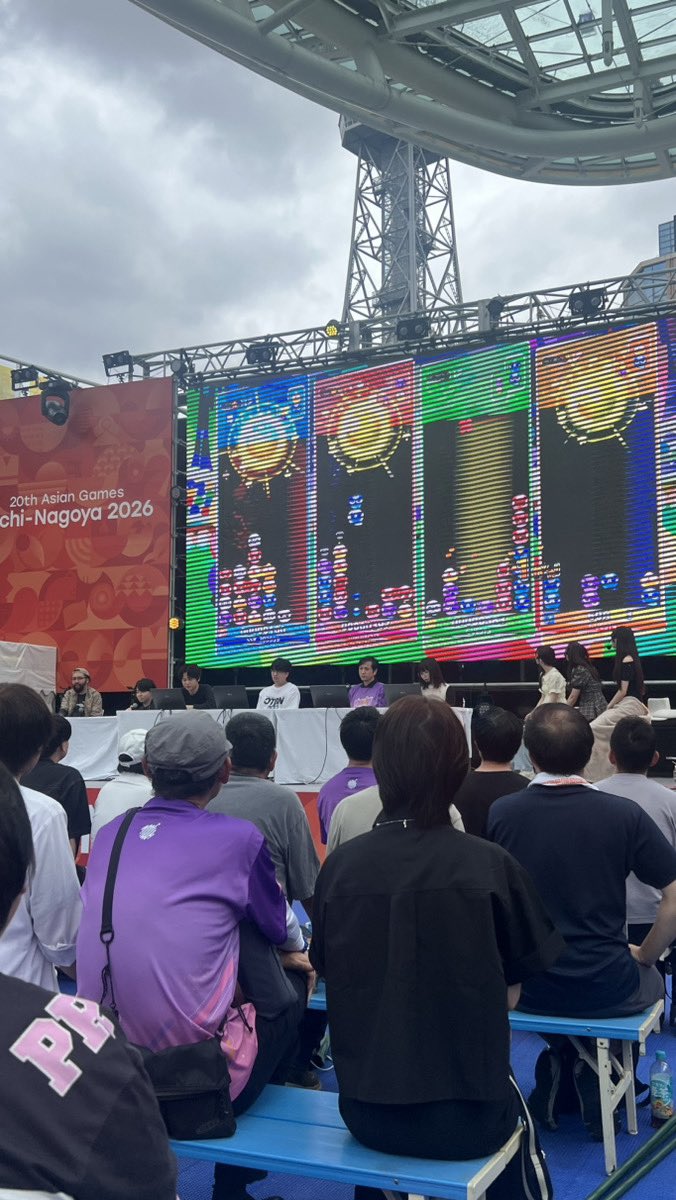 livesite_asia's tweet photo. 👤EsportsSTAGE

参加者との対戦会も行われステージは大盛り上がりでした🔥

 #アジア競技大会 #ライブサイト #amshy #鈴木ノリアキ #たかやスペシャル #須田泰成生 https://t.co/YXXljKpJg7
