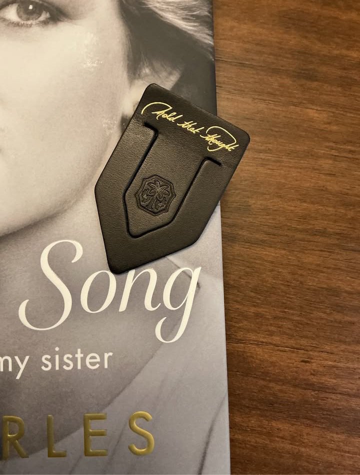 KayRoss96's tweet photo. IG #simonecromer
#AsEverBookmark #SwanSong https://t.co/5csi4EhpaU