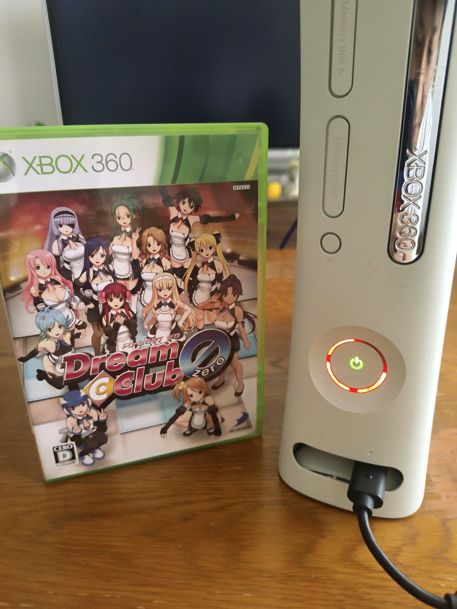 Riko_Oga's tweet photo. 仕事の記事執筆のためXbox360を引っ張り出してきたら、15年越しの爆弾が爆発して頭抱えてる。 https://t.co/JXFN0VbMRj