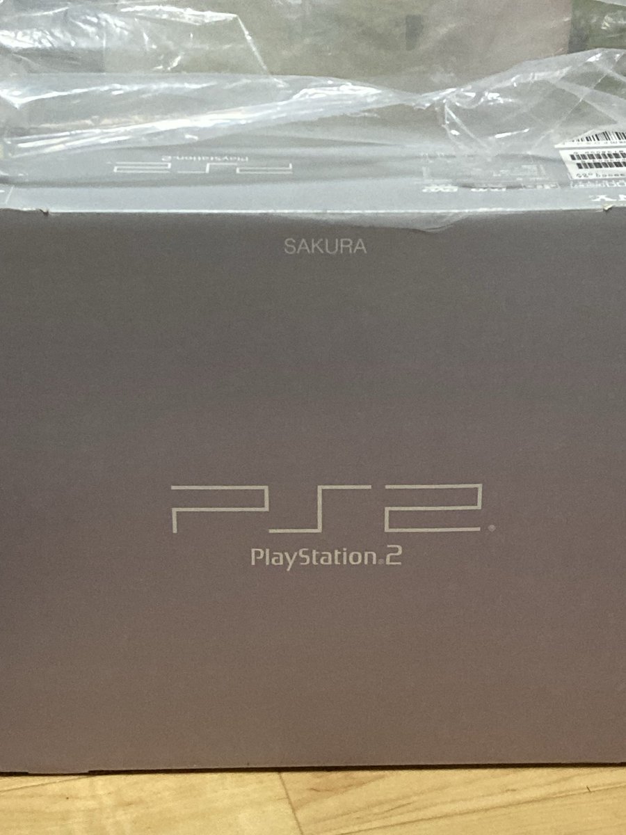 amethyst_pink's tweet photo. 今頑張って部屋の片付けしているのだが、昔のプレステ2（ピンクのSAKUSA）が出てきてどうしよう、となっている。ゲームってほぼしないから放置されててな…… https://t.co/nS18MS2ggv