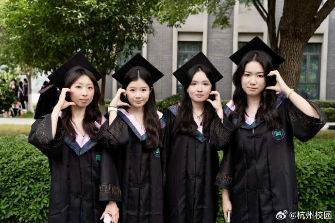 eviana_ev's tweet photo. Grad walk complete  A year of late nights, lab mishaps, and laugh-filled study sessions down—so proud of the class we’re becoming! https://t.co/gZwKPmYIra