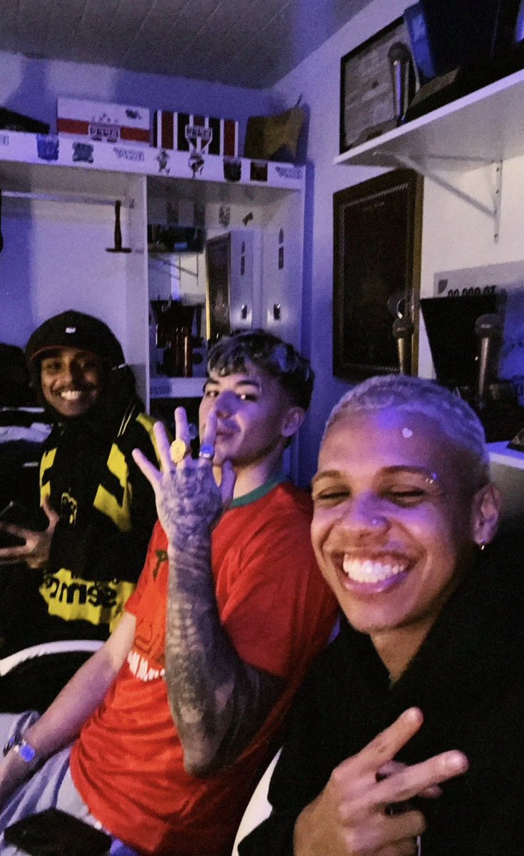 jxxvYoun's tweet photo. vai tomandoo 😝 https://t.co/7EAifc0dTU