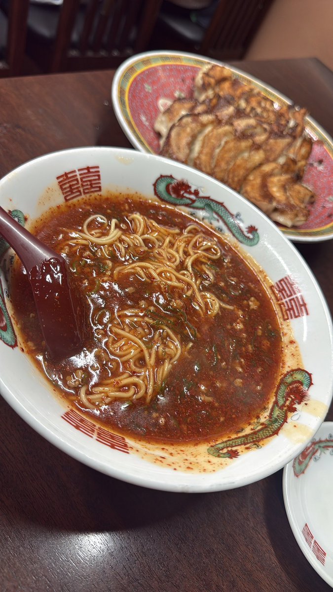 ito_san0110's tweet photo. 人生初の競馬に聖地かどや飯店
そしてこれまた人生初金沢
ほぼ下道で行く0泊3日弾丸ツアー楽しすぎた
名阪国道から西名阪自動車道の接続さえ理解してれば全ベタだったのに気付いたら料金所だったの悲しすぎる https://t.co/rAgRSQ9DVk